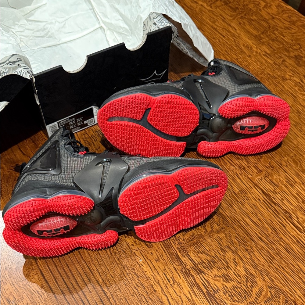 Nike LeBron XIX Sneakers - Size 9.5 - Picture 9 of 12